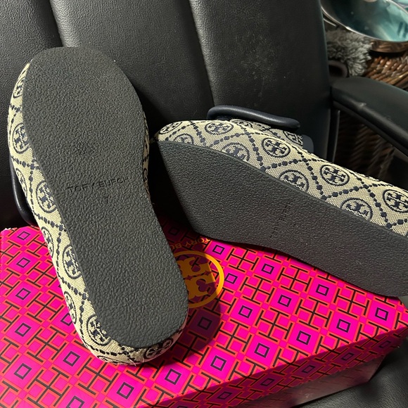 Tory Burch strap slides with crossbody wallet purse WORN ONCE - Picture 5 of 5